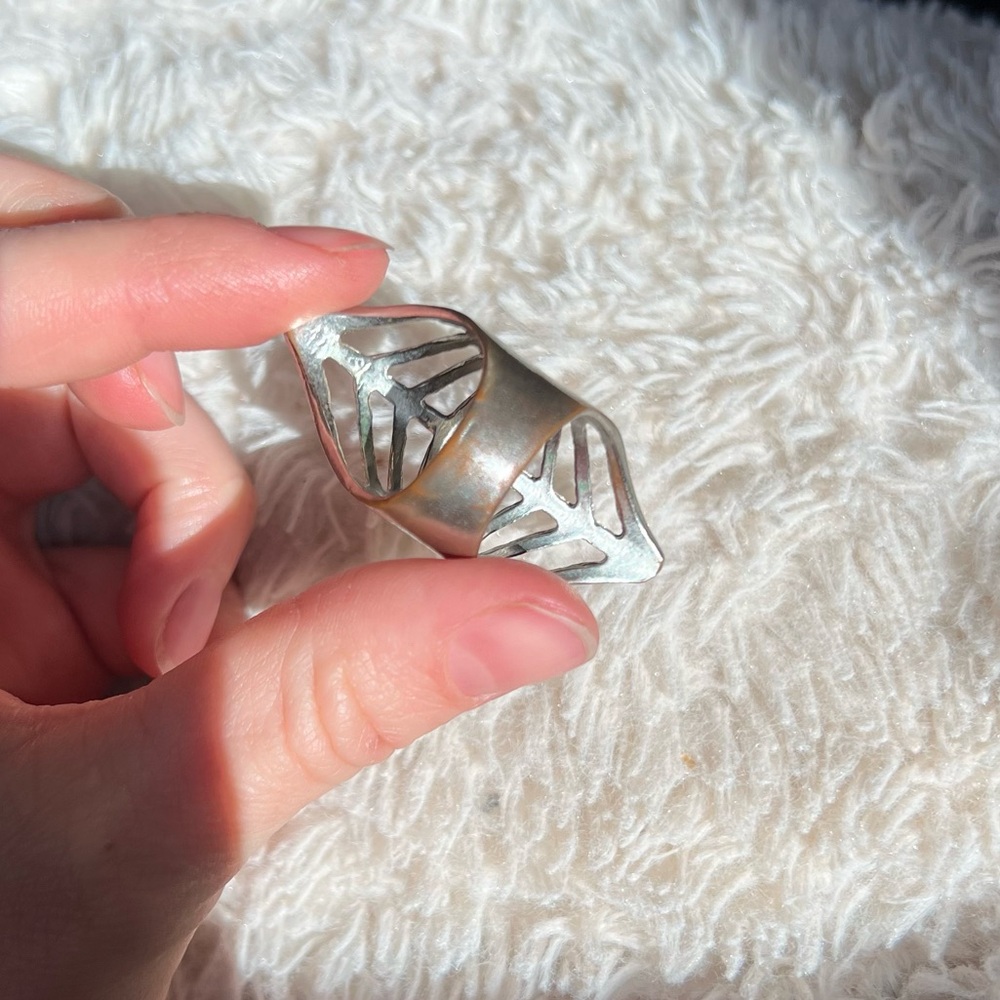 Silver Tone Ring - Picture 5 of 5